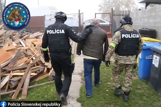 Obvinení sú štyria občania Slovenskej republiky.