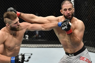 Elitný český bojovník MMA Jiří Procházka má za sebou úspešný debut v organizácii UFC.