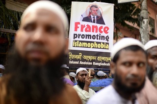 Demonštranti žiadali bojkot francúzskych výrobkov.