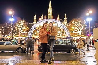 Na vianočné trhy do Viedne chodia každoročne tisícky Slovákov. Tento rok sa máme pripraviť na viaceré opatrenia.