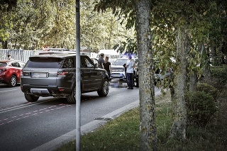 Tomášikova ulica, Bratislava, 21. 9. 2020 o12.20 hod.: Mladé dievča napriek rýchlemu zásahu záchranárov zrážku neprežilo. 