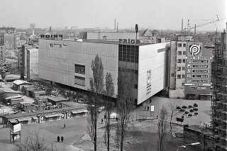 1973 - Obchodný dom dlhé roky patril medzi najväčšie na Slovensku. 
