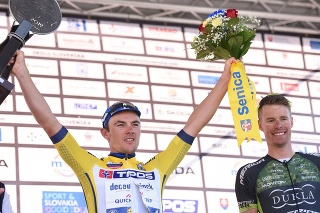 Belgičan Yves Lampaert (Deucenick-Quick Step) oslavuje na pódiu celkové víťazstvo po 4. etape 63. ročníka cyklistických pretekov Okolo Slovenska.