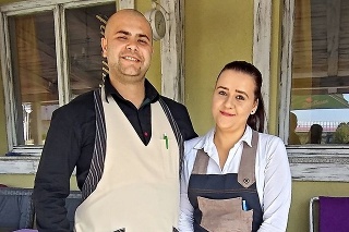 Boris (28) a Nikola (22) pracujú ako čašníci v reštaurácii Lavender v Poprade. V ich prípade rozdieľ v plate nie je, zarábajú rovnako. Možno je rozdieľ v tringelte, keď sa Nikol viac usmeje.