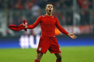 Na snímke bývalý hráč Bayernu Mníchov Thiago Alcántara oslavuje gól.