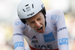 Na snímke slovinský cyklista a vedúci pretekár do 21 rokov Tadej Pogačar víťazí v predposlednej etape pretekov Tour de France - časovke.