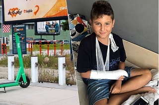 Len 11-ročný Dominik ostal po strete s kolobežkárom so zlomenou rukou.
