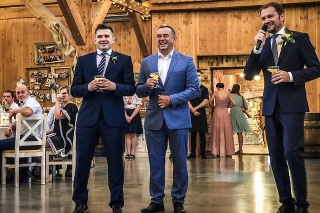 Na Šipošovej svadbe sa zabával aj premiér Igor Matovič po boku Jozefa Pročka, známeho slovenského zabávača a komika.