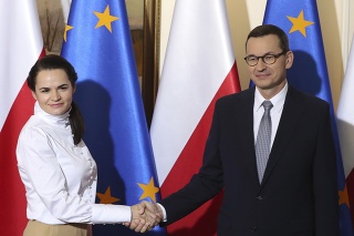 Bieloruská opozičná líderka Sviatlana Cichanovská a poľský premiér Mateusz Morawiecki.