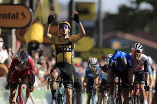 Belgický cyklista Wout Van Aert  z tímu Jumbo-Visma sa teší po triumfe v 7. etape.