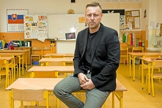 Riaditeľ Gabriel Kalna bojuje s nedostatkom  kvalitných učiteľov.