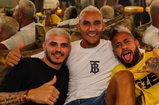 Hráči PSG, zľava Mauro Icardi, Keylor Navas a Neymar.