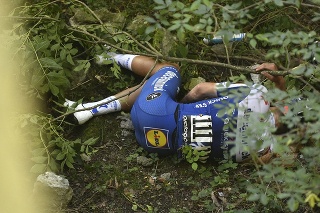 Belgický cyklista Remco Evenepoel mal ťažký pád na klasike Okolo Lombardska. 