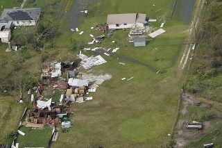 Materiálne škody po vyčíňaní hurikánu Laura v americkom meste Lake Charles.
