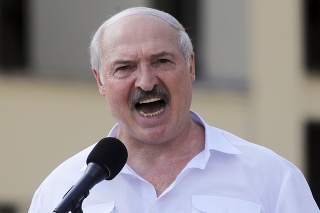 Bieloruský prezident Alexandr Lukašenko predstúpil pred svojich stúpencov.
