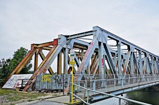 Starý železničný most doslúžil, do šrotu však nepôjde.
