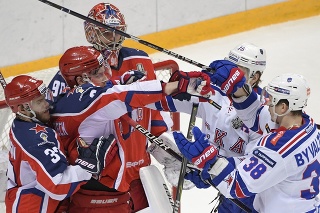V KHL pozitívne testovali na nový koronavírus až 53 hráčov.