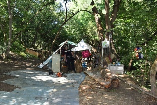 Nájdené táborisko sa nachádzalo v lese v blízkosti priehrady v Bánovciach nad Bebravou.