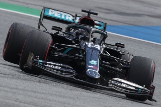 Hamilton na Mercedese triumfoval na nedeľňajšej Veľkej cene Štajerska.