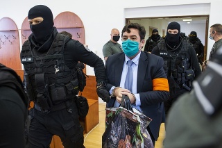 Obžalovaný Marian Kočner počas príchodu na pojednávanie.