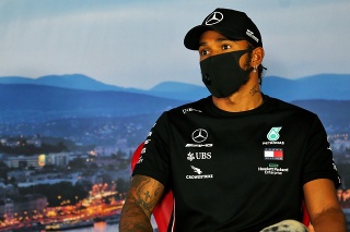  Britský pilot F1 Lewis Hamilton je sklamaný, že ho legendy motošportu nepodporili v jeho kampani proti rasizmu.