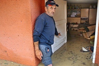 Jozefovi (60) voda úplne zatopila celé prízemie domu.