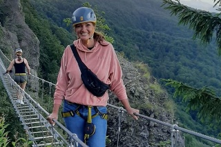 Karin Majtánová a jej adrenalínový zážitok na visutom moste na Skalke 