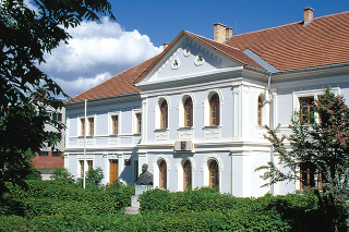 Nová budova prvého slovenského gymnázia bola vybudovaná vďaka donorom, zbierkam a dobrovoľným príspevkom.