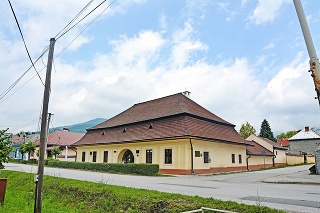 V tejto historickej budove  sídlilo prvé slovenské  gymnázium.