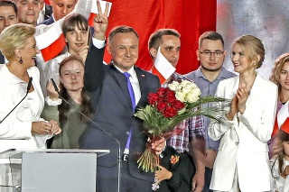 Andrzej Duda bude hlavou štátu aj ďalších päť rokov.