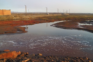 Pohľad na olejové škvrny neďaleko mesta Noriľsk z mája 2020.
