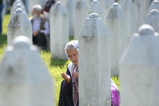 Od najhoršej povojnovej európskej genocídy v Srebrenici uplynulo 25 rokov.