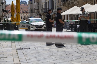 V bratislavskom Starom Meste na Prepoštskej ulici zasahovala polícia. Ulicami sa pohyboval muž ozbrojený nožom.