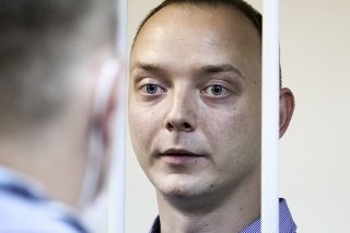 Bývalý ruský novinár Ivan Safronov v moskovskej súdnej sieni