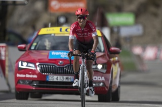Cyklistu Naira Quintanu zrazilo počas tréningu doma v Kolumbii auto.