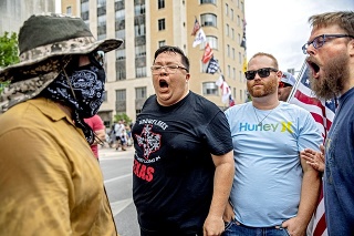 V texaskom Austine sa konal protest proti noseniu rúšok.