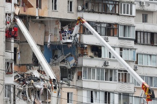 Výbuch poškodil piate až ôsme poschodie domu. 