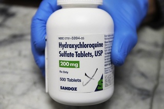 Na snímke tabletky hydroxychlorochínu.