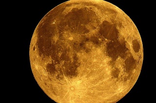 Na niektorých záberoch bol detailne rozpoznateľný povrch Mesiaca.