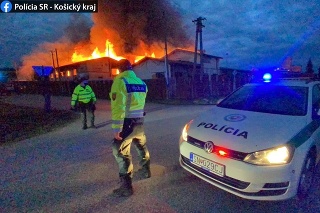 Požiar v areáli bývalého družstva v obci Spišské Tomášovce.