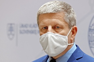 Minister zdravotníctva Lengvarský očakáva, že Slováci sa budú správať zodpovedne.