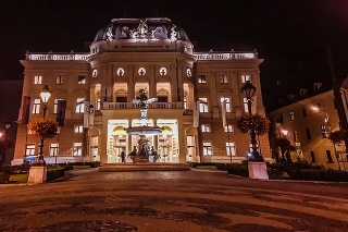 Historická budova Slovenského národného divadla na Hviezdoslavovom námestí
