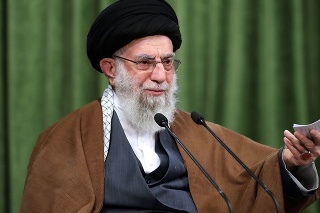 Iránsky najvyšší duchovný vodca ajatolláh Alí Chameneí počas prejavu k národu