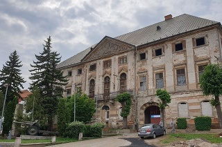 Existenciu staršej architektúry na mieste dnešného coburgovského kaštieľa v Jelšave v Revúckom okrese potvrdil tohtoročný archeologický výskum.
