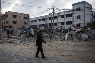 Izraelská armáda začala s útokmi na ciele Hamasu v Gaze.