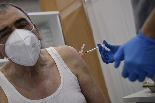 Očkovanie v  španielskej Pamplone.