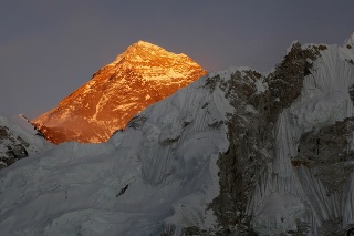Pohľad na vrch Mount Everest v Nepále.