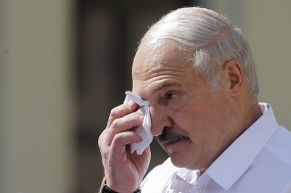 Bieloruský prezident Alexandr Lukašenko predstúpil pred svojich stúpencov.