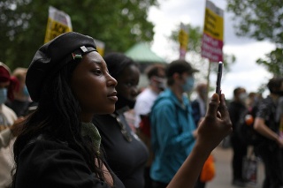 V Británii postrelili poprednú aktivistku hnutia Black Lives Matter.
