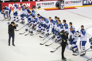 Slovenskí hokejisti po víťaznom zápase s Ruskom.